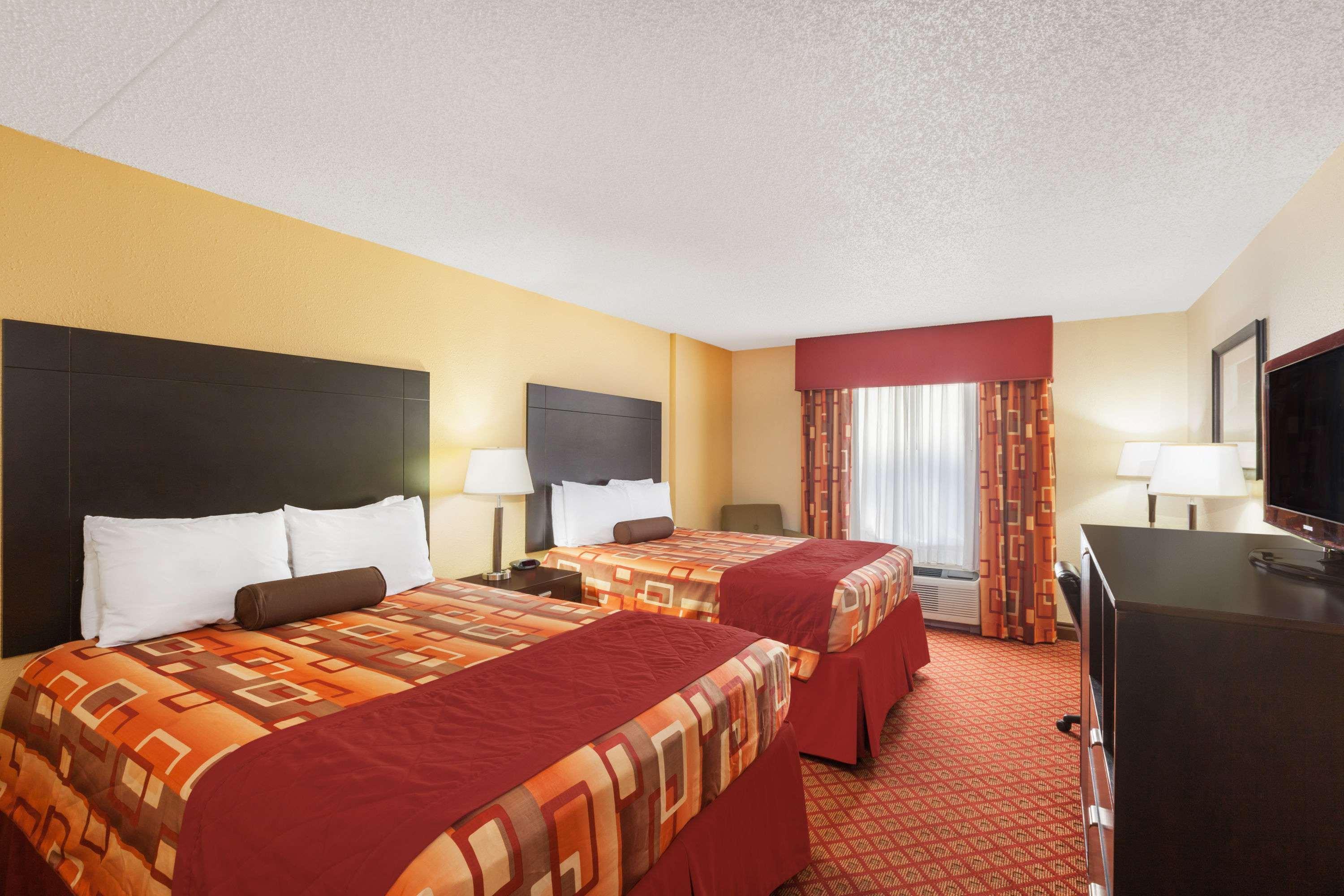 Wyndham Garden Стилуотър Екстериор снимка