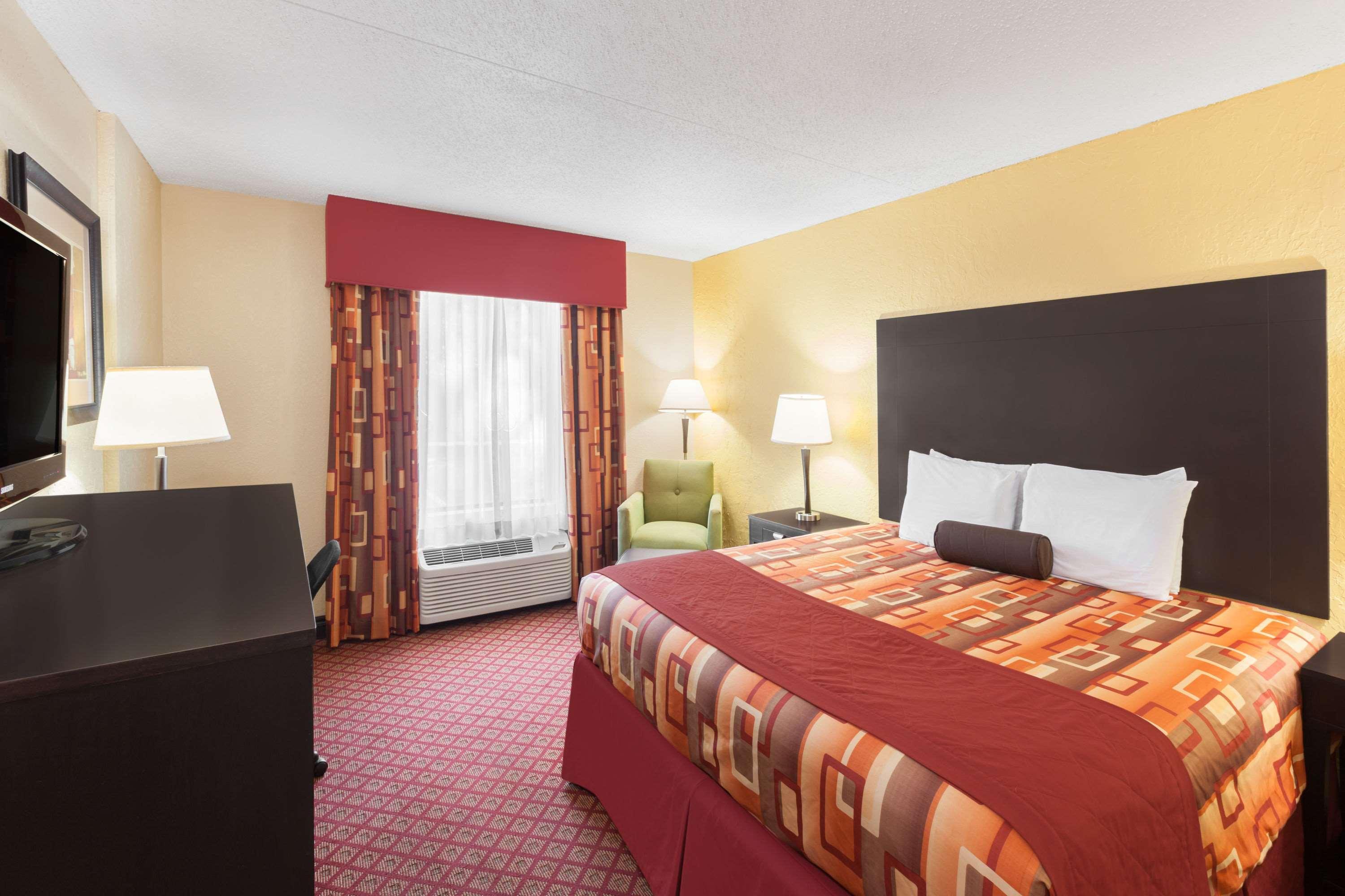 Wyndham Garden Стилуотър Екстериор снимка
