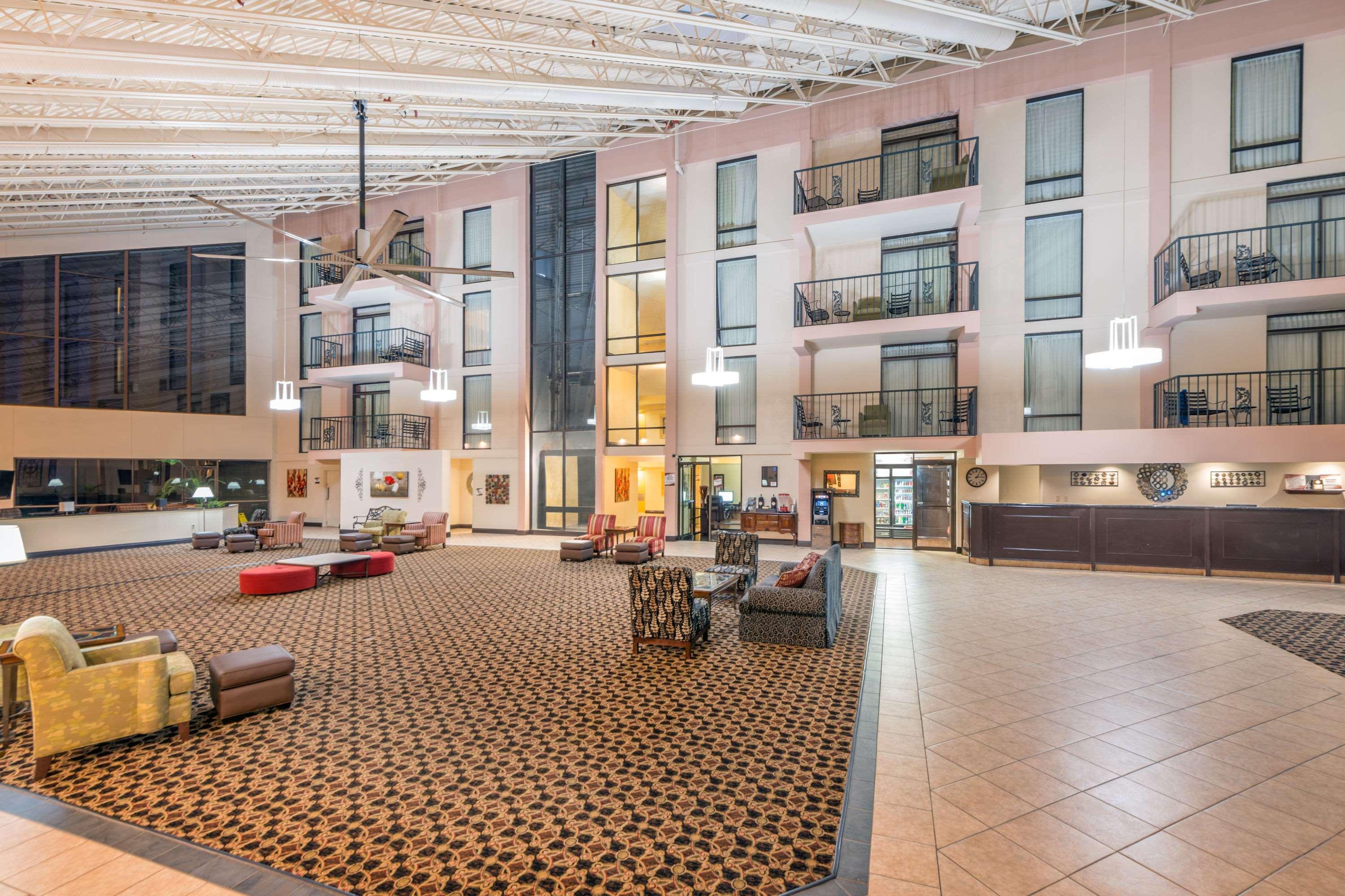 Wyndham Garden Стилуотър Екстериор снимка