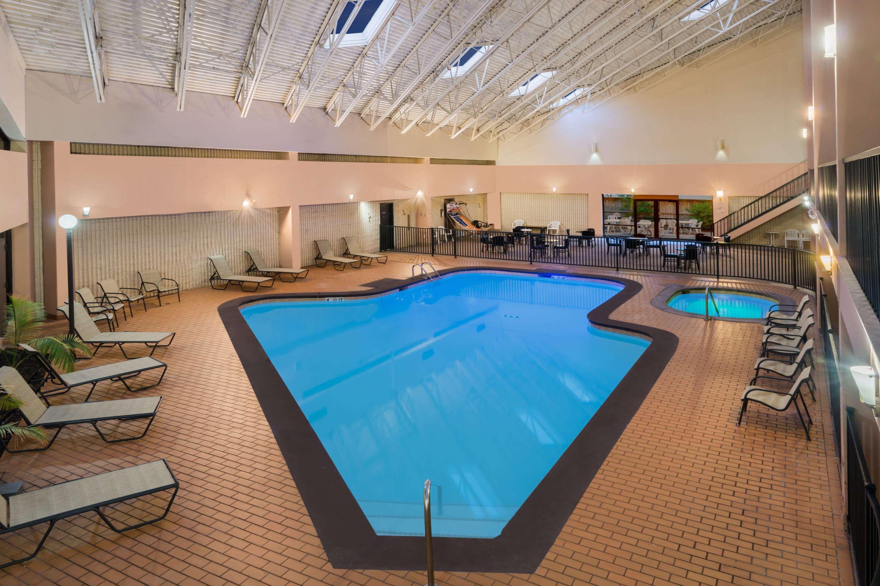 Wyndham Garden Стилуотър Екстериор снимка