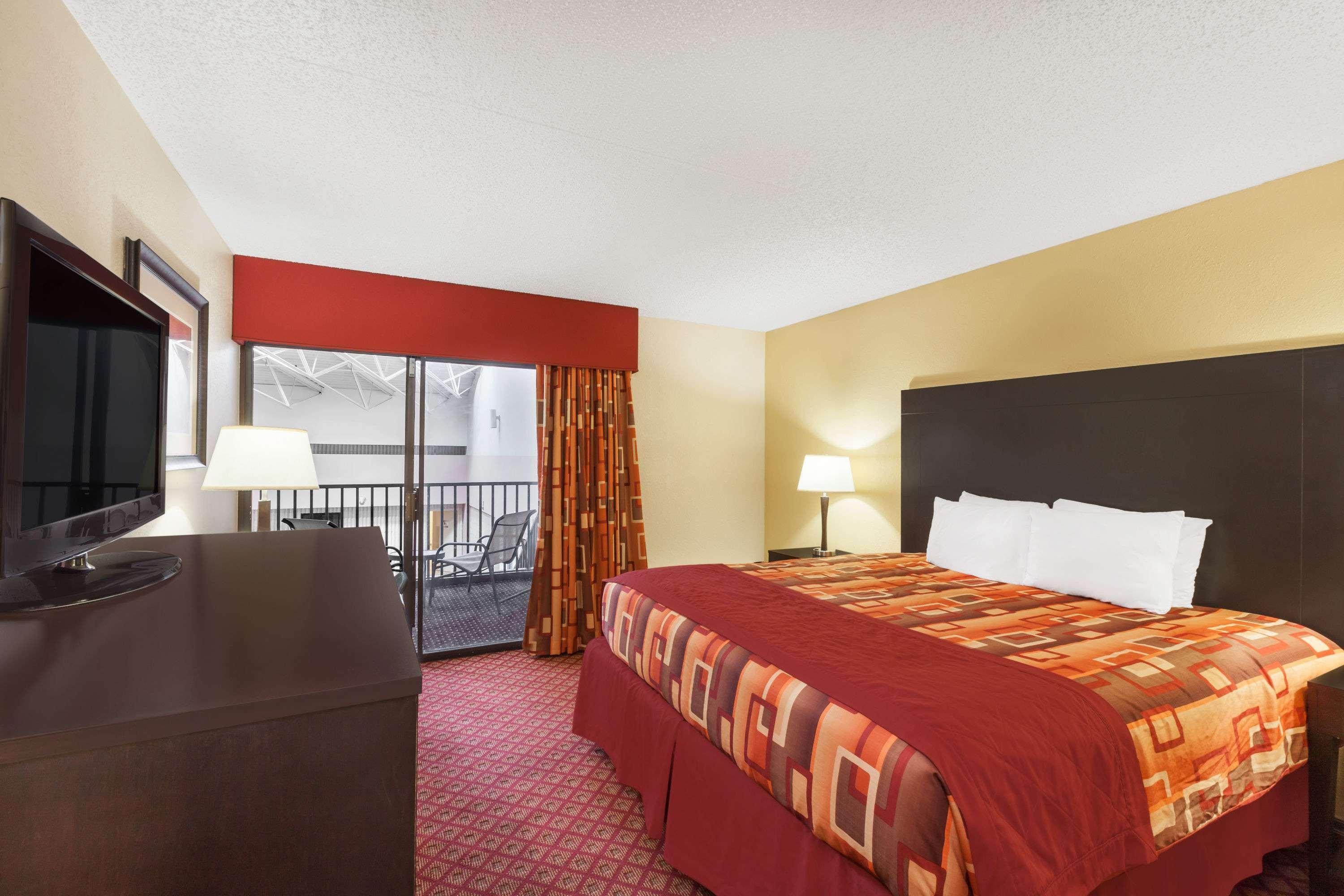 Wyndham Garden Стилуотър Екстериор снимка